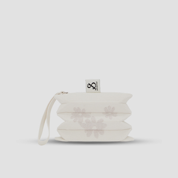 [Out of stock] Lucky Pleats Pouch S Daisy Cream White