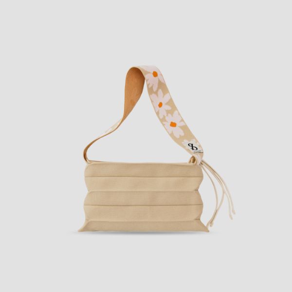 [3/23 Pre-Order] [Free Knit Tea Coaster] Lucky Pleats Knit Shoulder Daisy Sandy Beige